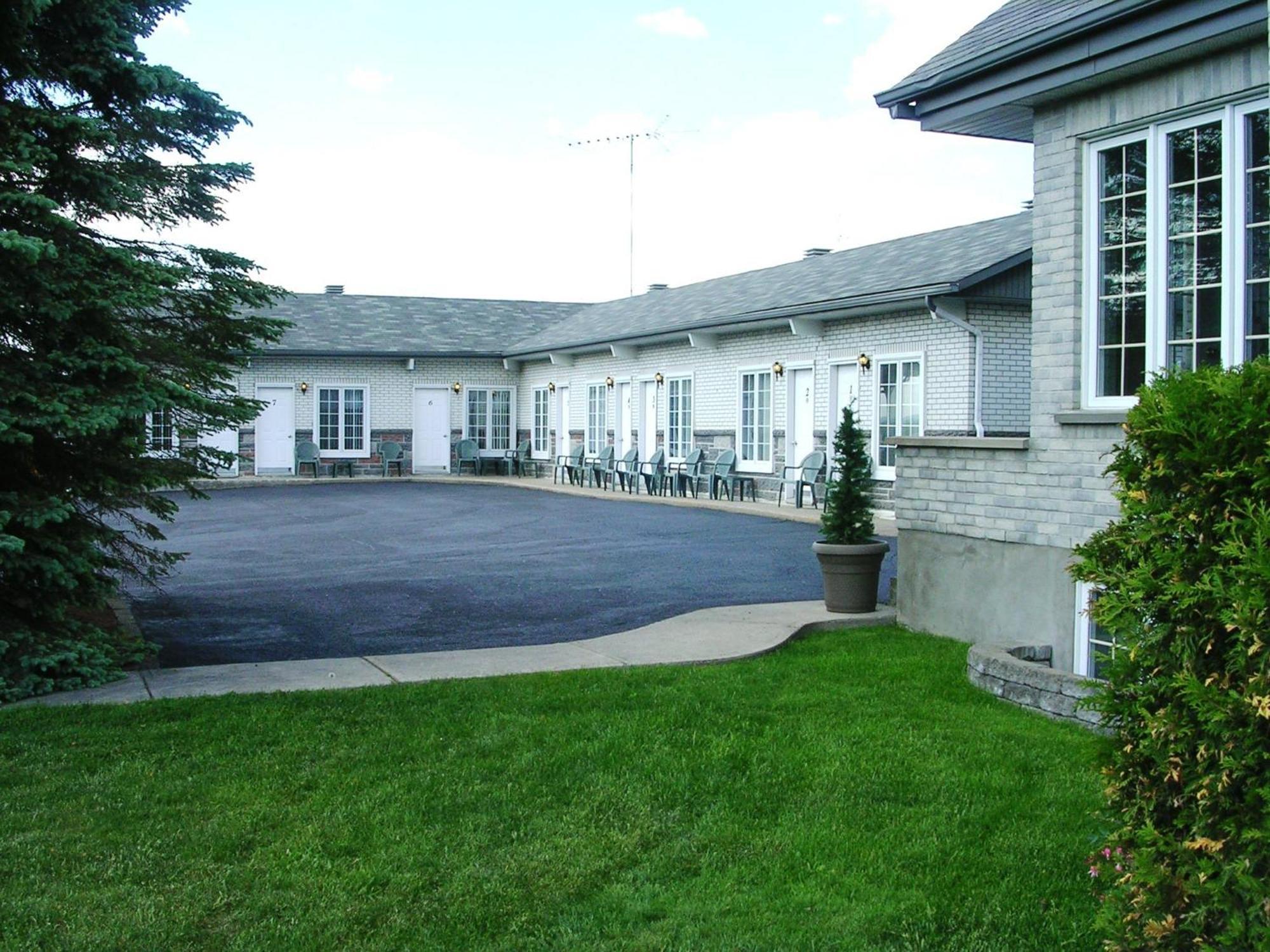 Motel Au P'Tit Sapin Mirabel Buitenkant foto